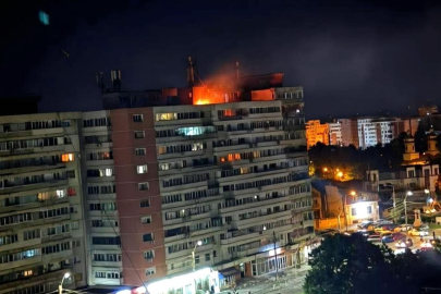 NATO üyesi Romanya’daki bir apartmana Rus İHA’sı isabet etti
