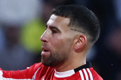 Benfica'dan ayrılan Nicolas Otamendi yeni takımına imzayı attı
