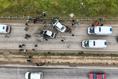 Çorum'da feci kazada hayatını kaybeden çift ve 10 yaşındaki kızları toprağa verildi
