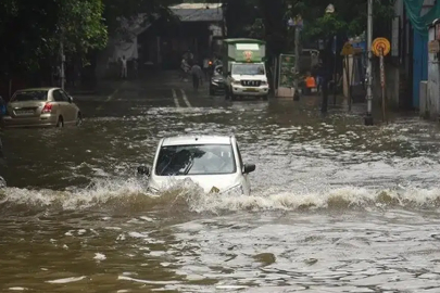Hindistan'da şiddetli yağış ve fırtınada 28 kişi hayatını kaybetti