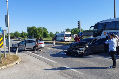 Sakarya'da zincirleme kaza: 3'ü çocuk 5 yaralı