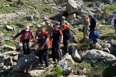 Tunceli'de dağlık alanda düşerek yaralan şahsı ekipler kurtardı
