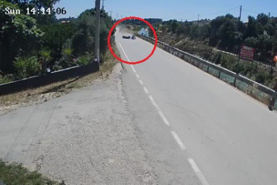 Antalya'da traktörün altında kalmaktan saniyelerle kurtuldular, kazaya sebep olan sürücü kaçtı
