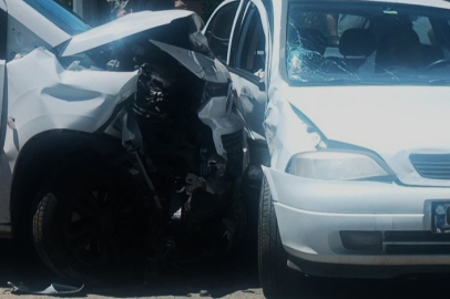 Batman'da hafif ticari araç ile otomobil çarpıştı: 3 yaralı