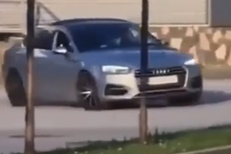 Bursa’da cadde ortasında otomobiliyle drift atan sürücü kamerada