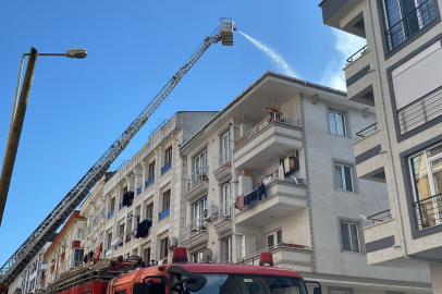 İstanbul Küçükçekmece’de korkutan çatı yangını