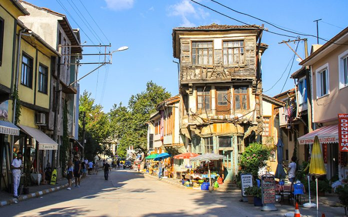 5. Durak: Tirilye – Rum Mimarisiyle Zamana Yolculuk