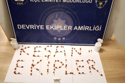 Edirne Keşan'da polisin arama yaptığı evde 120 adet sentetik ecza ele geçirildi