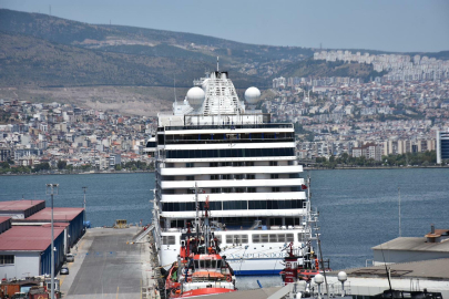 İzmir'e 2 kruvaziyer gemisi 3 bin 341 yolcu getirdi