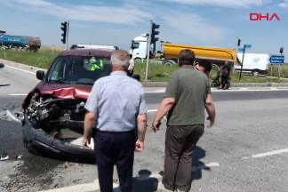 Tekirdağ Saray'da otomobil ile hafif ticari araç çarpıştı; 3 yaralı