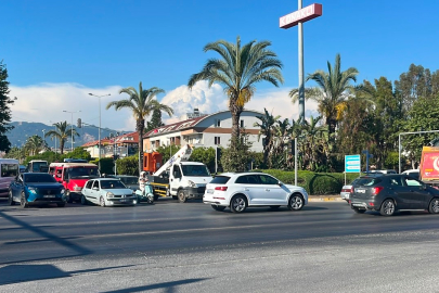 Antalya Alanya'da minibüs ile motosiklet çarpıştı: 1'i ağır 2 yaralı