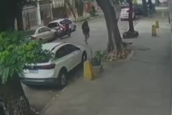 Brezilya'da kaldırımda yürüyen kadın kanalizasyona düştü, rögar kapağı üstüne kapandı