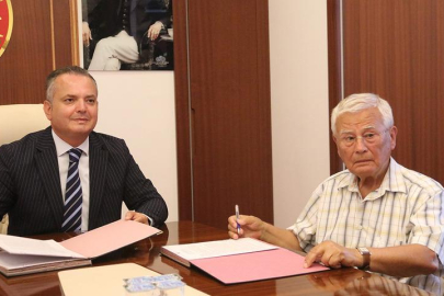 Gözünü bile kırpmadı: 500 milyon TL'lik servetini bağışladı!