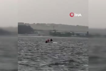 İstanbul Küçükçekmece Gölü’nde kano alabora oldu, mahsur kalan 2 kişi kurtarıldı