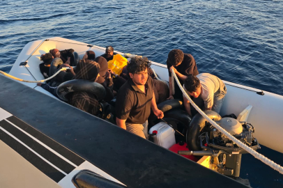 İzmir açıklarında 20 düzensiz göçmen yakalandı