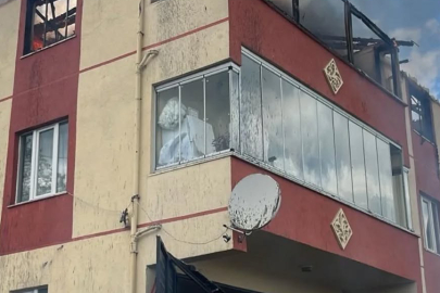 Kastamonu’da üç katlı binanın çatısında yangın
