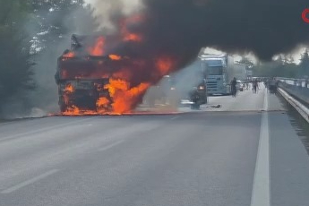 Moldova'dan Bursa'ya nişaşta getiren tır alev alev yandı!