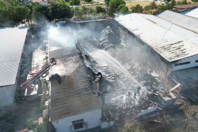 Denizli'de kauçuk fabrikasındaki yangın 3 saatlik çalışmayla kontrol altına alındı