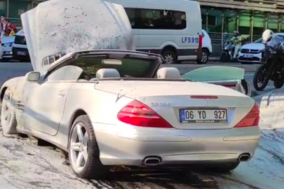İstanbul Şişli’de seyir halindeki lüks otomobil yanarak kullanılamaz hale geldi