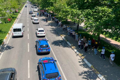 Tekirdağ'da ücretlerini alamadıklarını iddia eden madenciler, firmanın Tekirdağ'daki ofise yürüdü