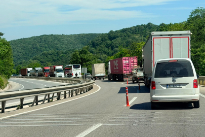 Arızalanan otomobil Yalova-Bursa karayolunu kitledi