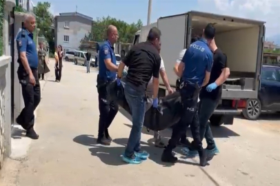 Bursa'da boşanacağını söyleyen eşini bıçaklayıp öldürdükten sonra kapıyı çekip çıkmış