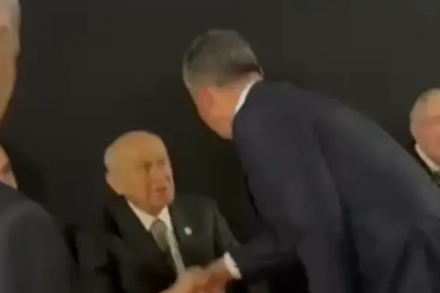 Dikkat çeken anlar! Devlet Bahçeli ve Özgür Özel o etkinlikte bir araya geldiler