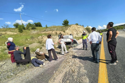 Elazığ’da otomobil takla attı: 3 yaralı