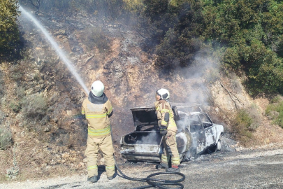 İzmir'de otomobil yangını korkuttu