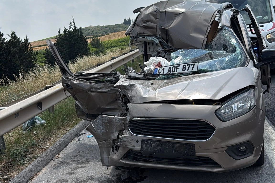 Mersin Tarsus-Adana otoyolunda kaza: 1 ölü, 4 yaralı