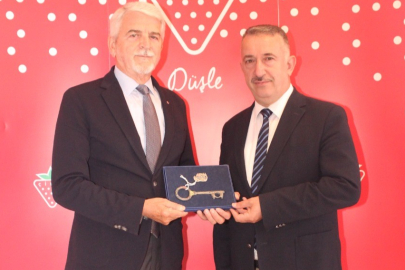 Mobilya sektörünün güncel üretim deneyimi Bursa'da öğretmenlerle buluştu