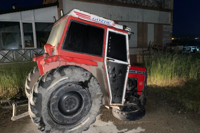Samsun'da kaldırıma çıkan traktör ağaca çarptı