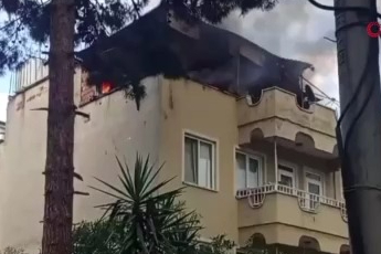 Bursa'da çatı yangını paniği! Mahalle dumanla kaplandı
