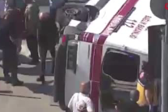 İstanbul Kağıthane'de ambulans ile motosiklet çarpıştı: 4 yaralı