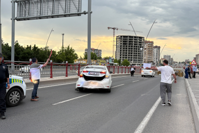 Kayseri'de alt geçit girişinde 4 otomobil çarpıştı: 2 yaralı