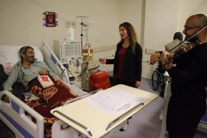 Matematik öğretmeni diyaliz hastalarına moral oldu