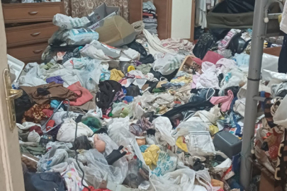 Ataşehir'de kötü koku ihbarı 'çöp evi' ortaya çıkardı! 'Her odadan birer kamyon çöp çıktı'