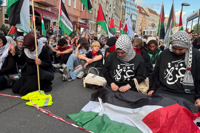 Berlin’deki Filistin gösterisinde polisten sert müdahale