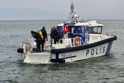 Bursa'da denizden 2,5 ton atık çıkarıldı