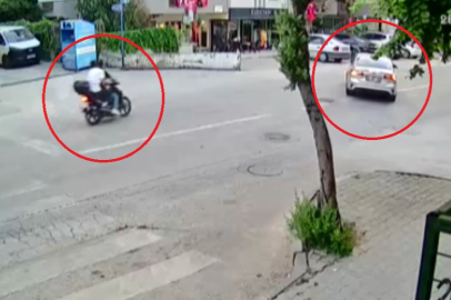 Bursa'da motosiklet ile otomobilin çarpıştığı kaza kamerada; 2 yaralı