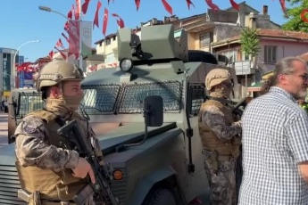 Bursa'da 'Önüne bak' tartışması bir ilçeyi karıştırdı! Yoğun güvenlik önlemi...
