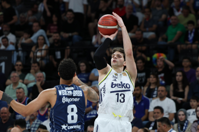 Fenerbahçe final şansını bir sonraki maça bıraktı