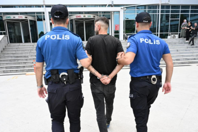 Kırmızı bültenle aranan firari Mersin'de yakalandı