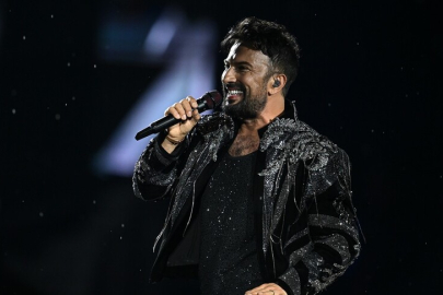 Tarkan, Koç Holding'in 100. yıl kutlamaları kapsamında Ankara'da konser verdi