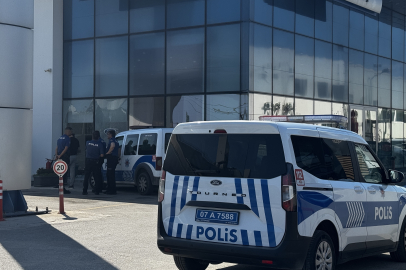 Antalya'da Otokoç yetkili servisine silahla ateş açıldı