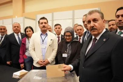 Büyük Birlik Partisi'nde Mustafa Destici yeniden genel başkan