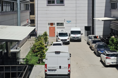 Çorum'da devrilen otomobildeki anne öldü, baba ve oğlu yaralandı
