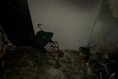 Eskişehir'de apartman girişinde çıkan yangında 2 kişi dumandan etkilendi