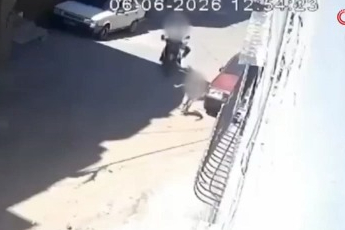 Gaziantep’te dehşet: Kızını sokak ortasında darbedip motosikletle sürükledi!