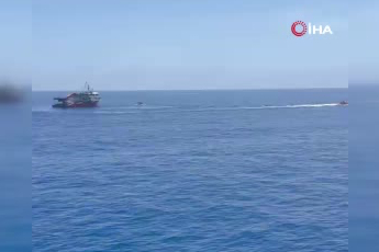 Türk gemi personeli Malta açıklarında 48 göçmeni kurtardı